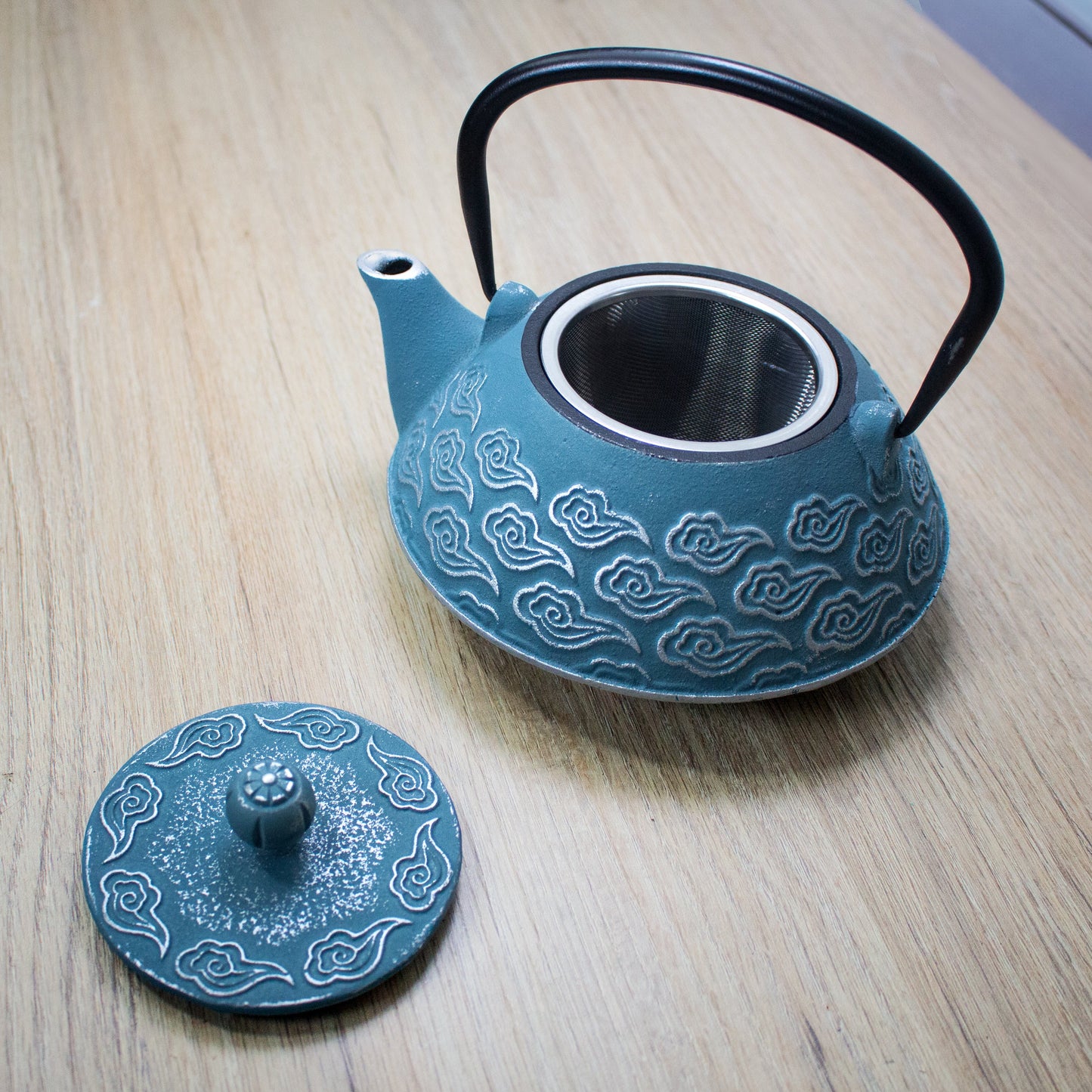 Tetera de Hierro Azul (800 ml) + Té Negro de Ceylan (50 gr)