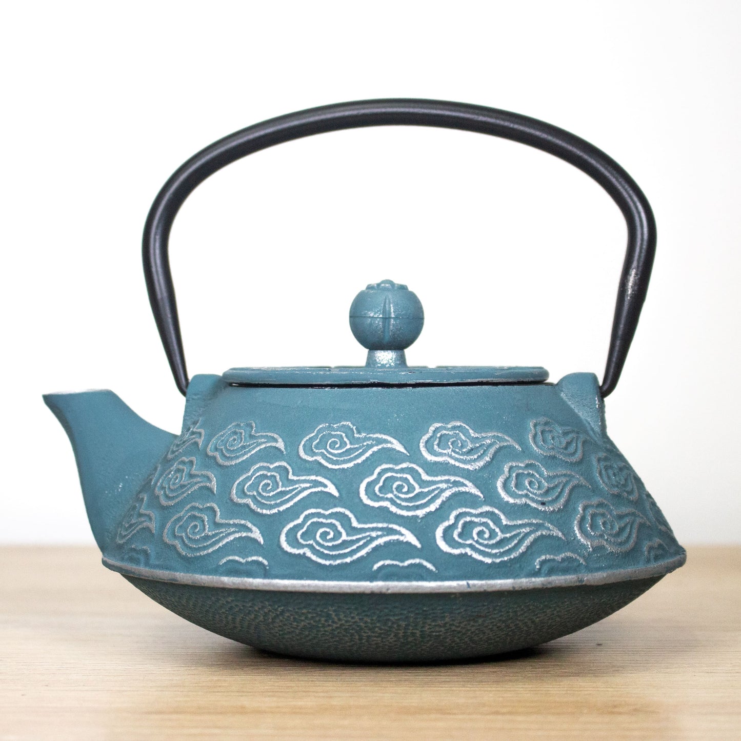Leyenda de Hierro: Tetera de Hierro Roja Estilo Japonés 700ml  - Tetera de Hierro Azul 800 ml Relieve